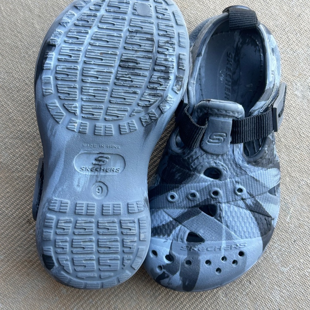 Kids sketcher sandals